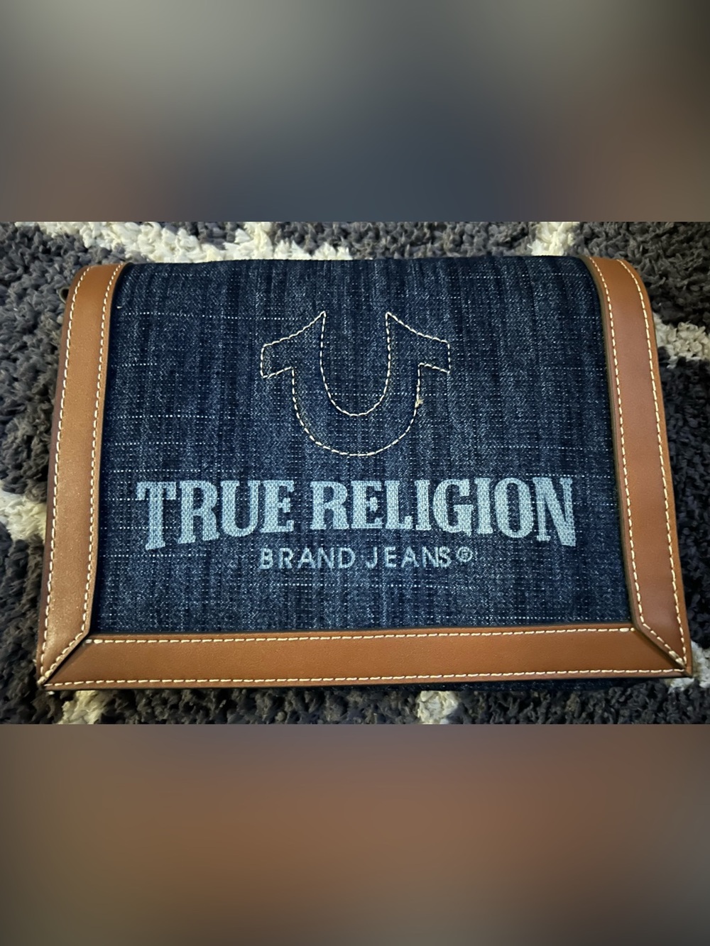 🤎 NEW 🤎 True Religion Denim Clutch in Dark Blue with Tan Trim 🤎